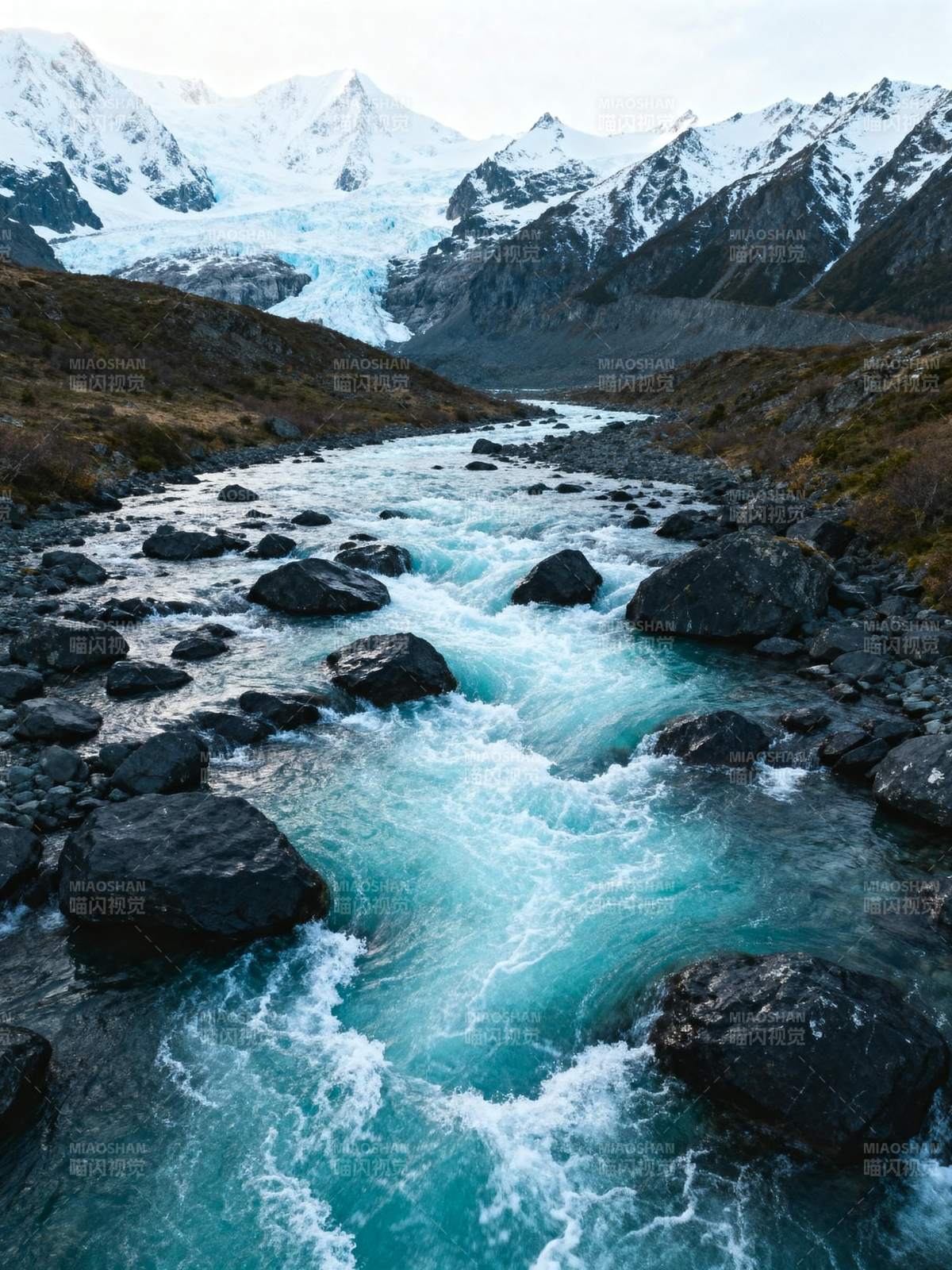 冰川溪流图片