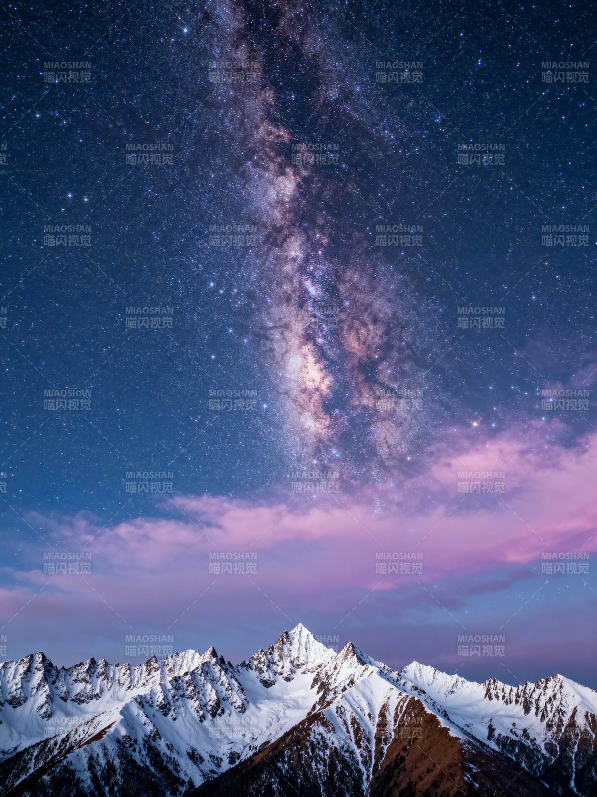 星河映雪峰图片