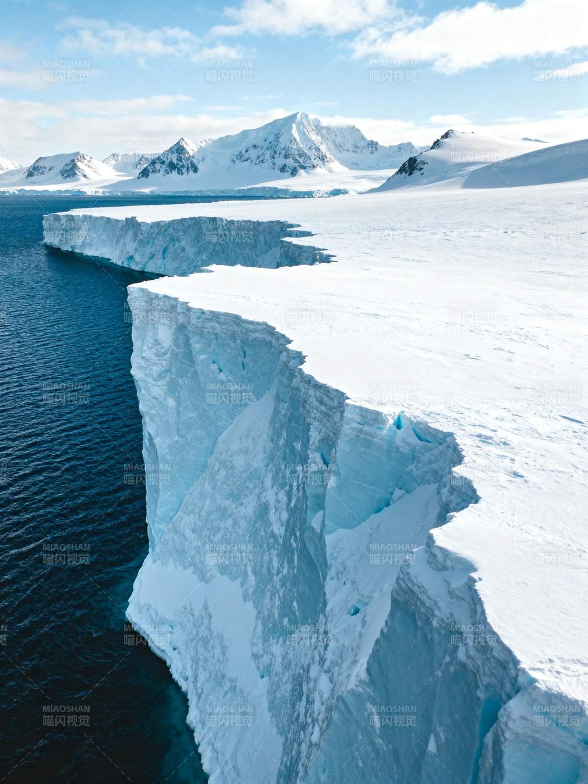 冰川悬崖与雪山图片
