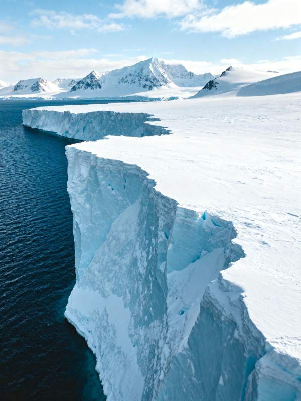冰川悬崖与雪山图片
