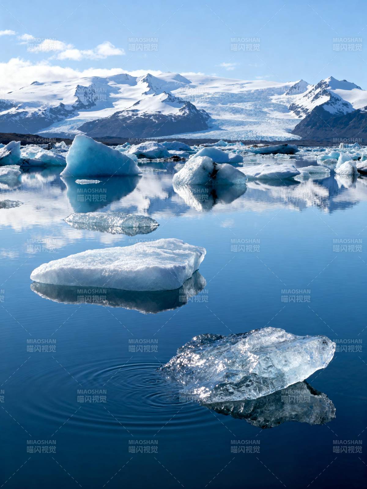 冰川湖景图片