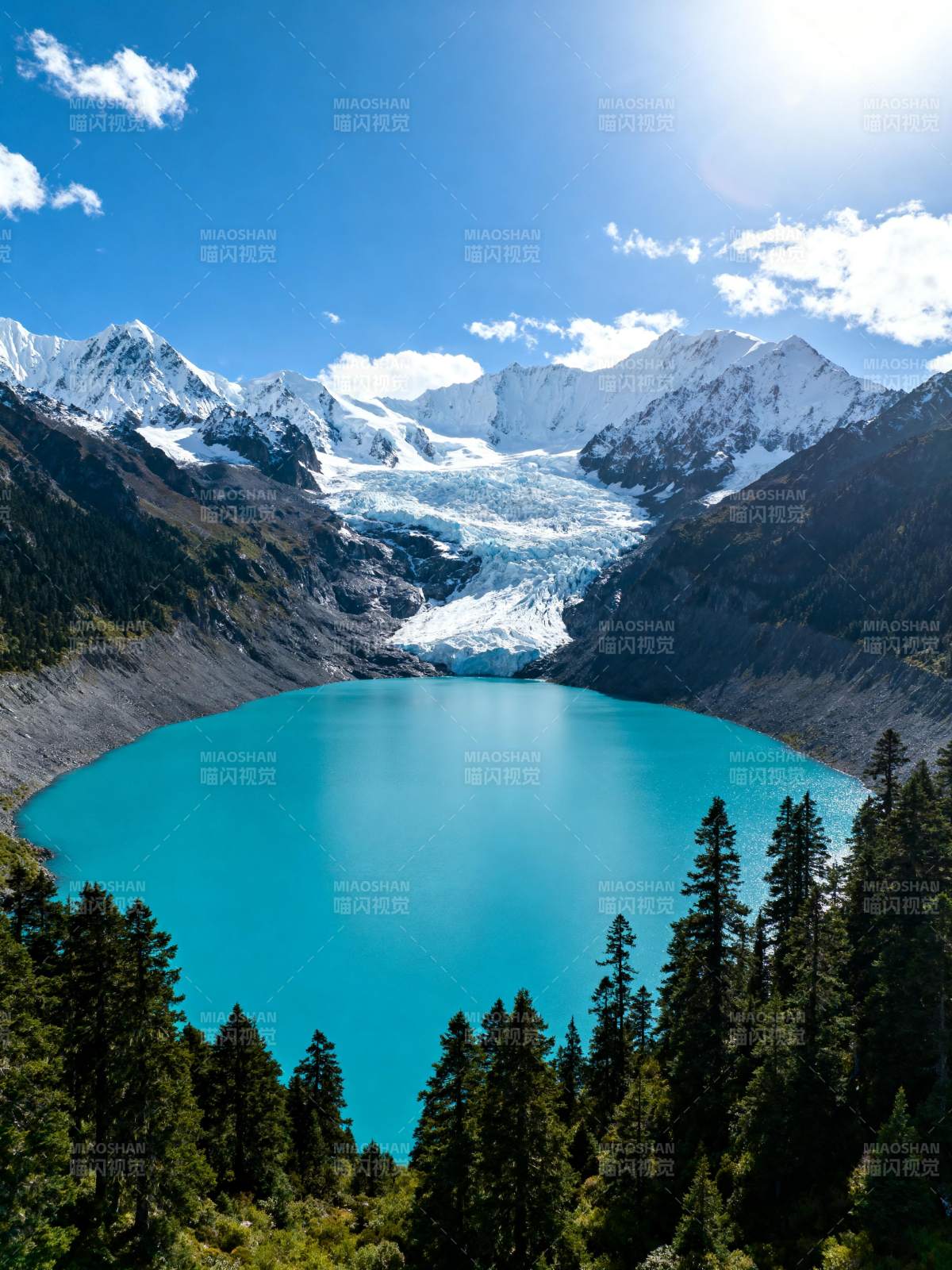 冰湖雪山美景图片