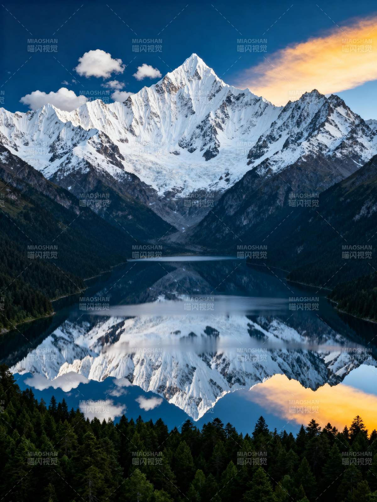 雪山倒影湖光图片