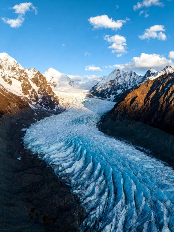 冰川峡谷奇景图片