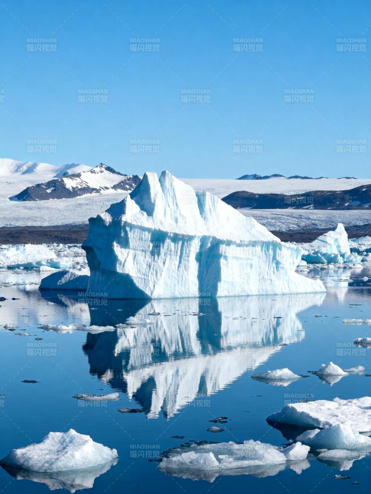 冰山倒影 静谧极地图片
