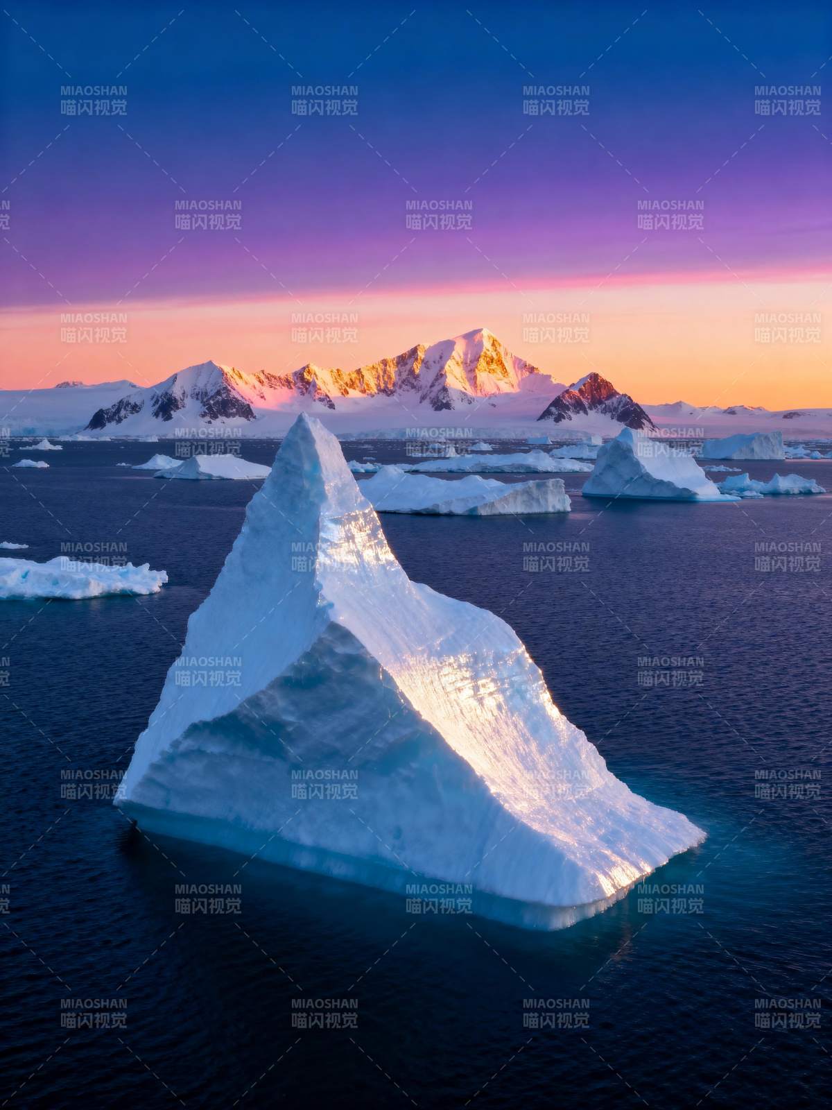 极地冰山日落图片