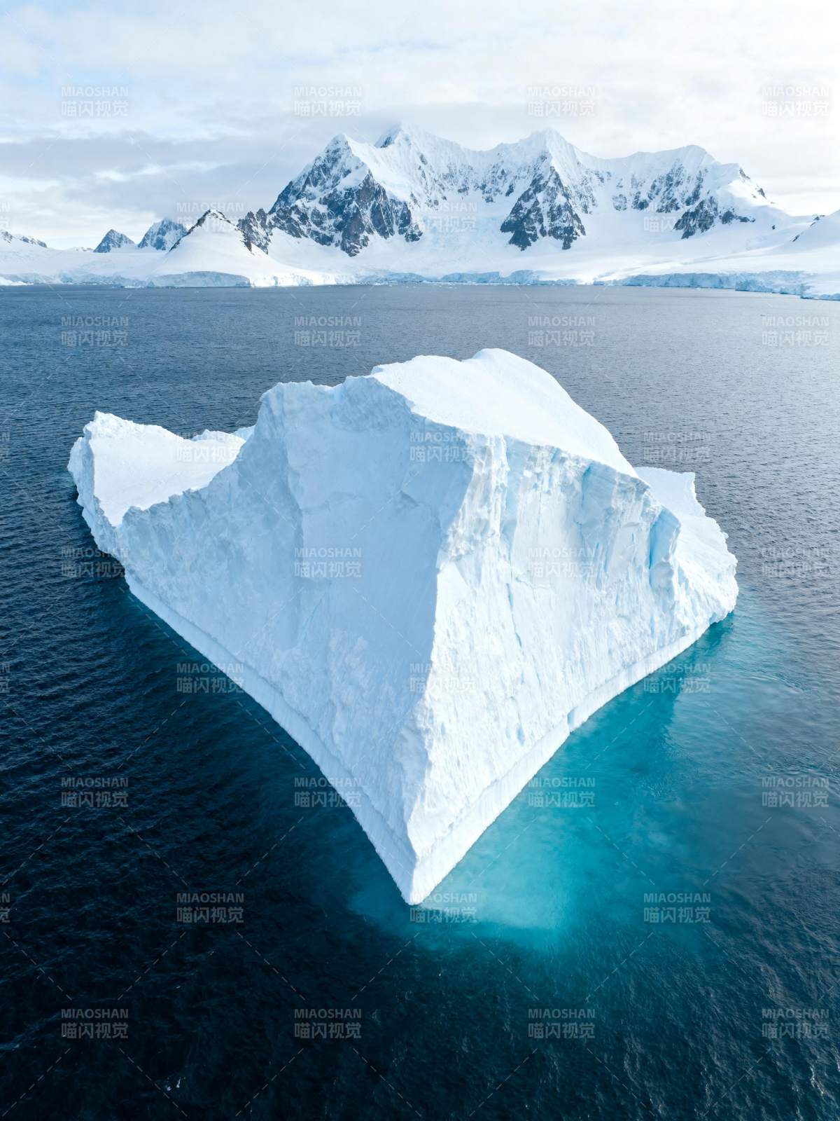 冰山浮海 雪山远眺图片