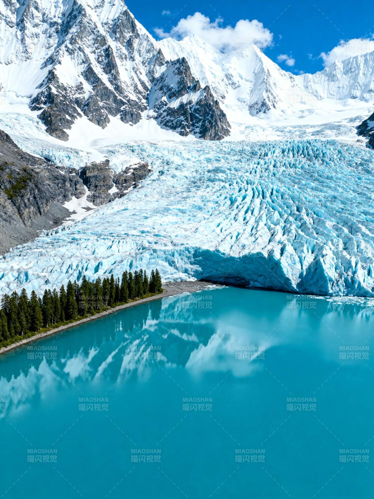 冰川湖畔风光图片