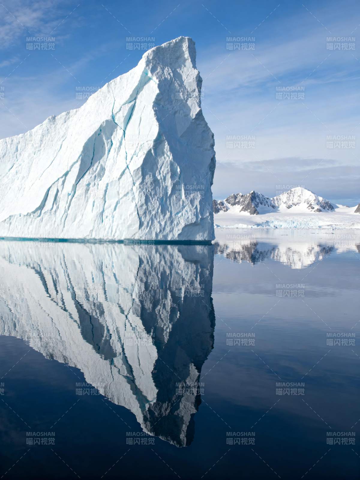 冰山倒影 静谧极地图片