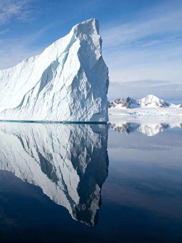 冰山倒影 静谧极地图片