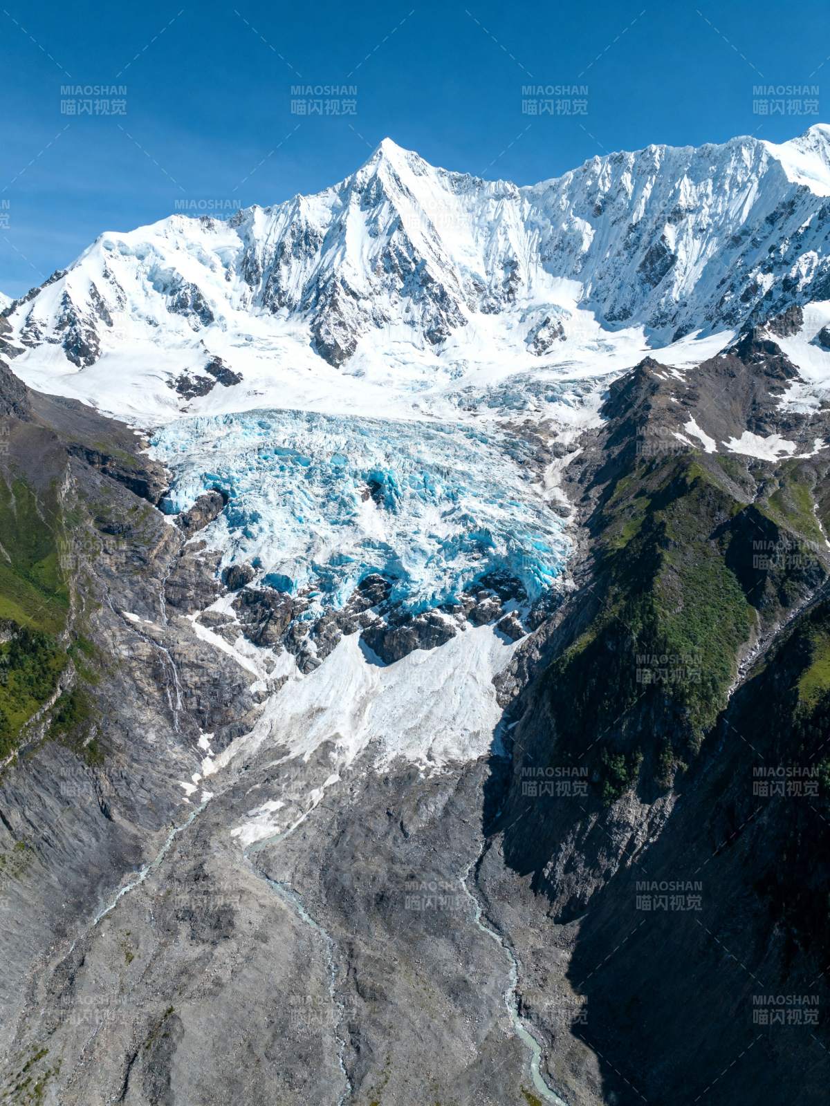 雪山冰川壮丽景色图片