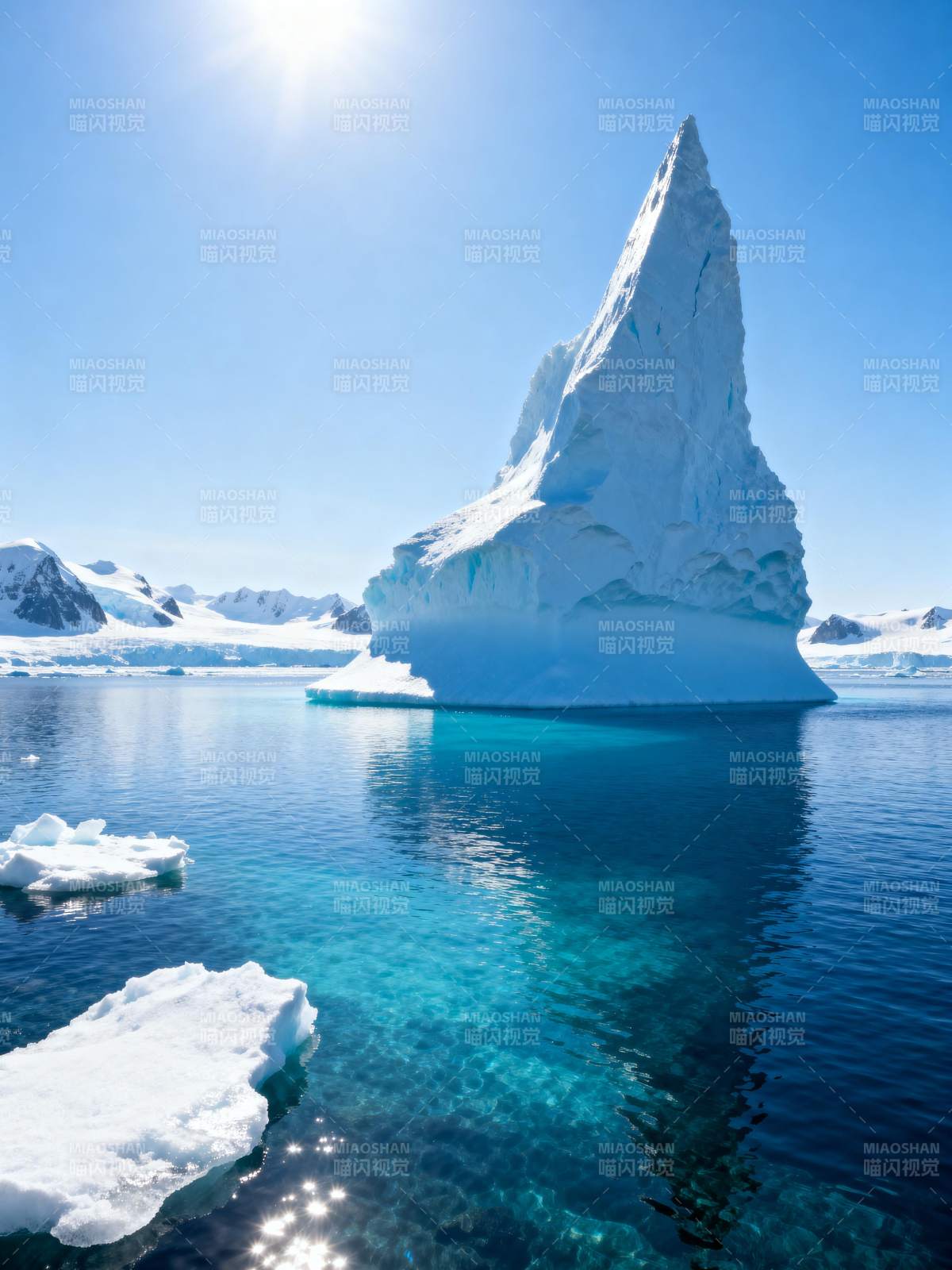 冰山映碧海图片