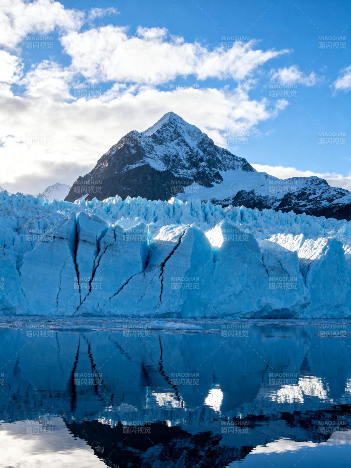 冰川倒影 雪山如画图片