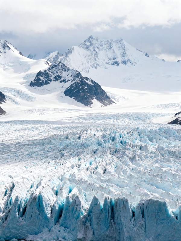 冰川雪峰壮丽景色图片
