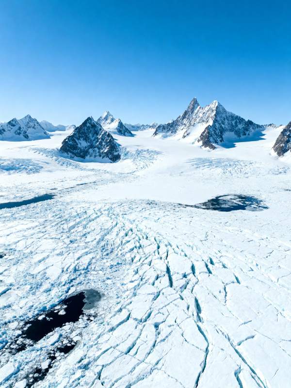 冰川雪峰奇景图片