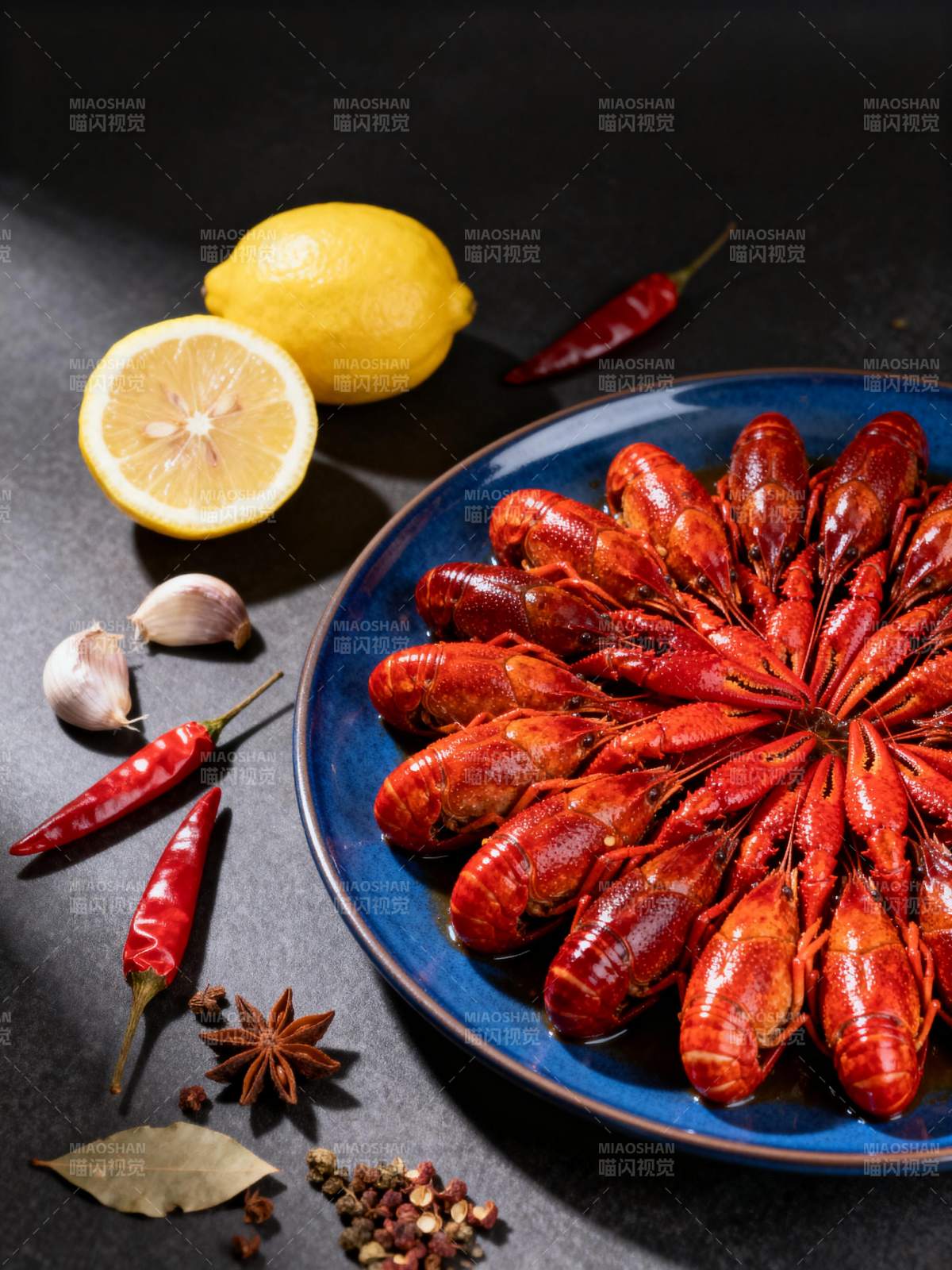 麻辣小龙虾盛宴图片