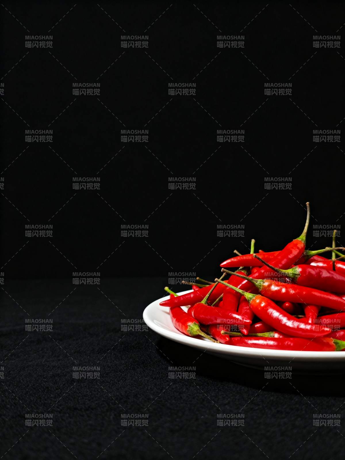 红辣椒堆盘图片