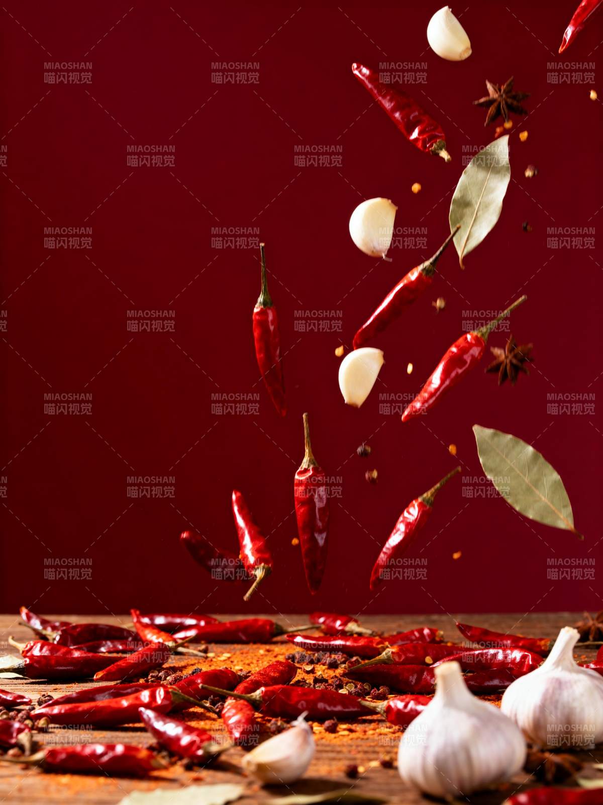 辣椒蒜瓣飞舞图片