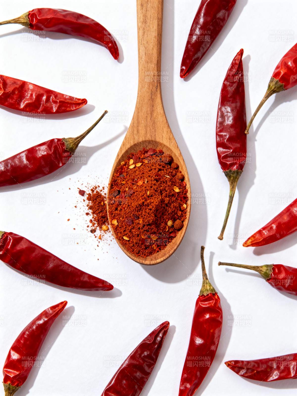 红椒与辣椒粉图片