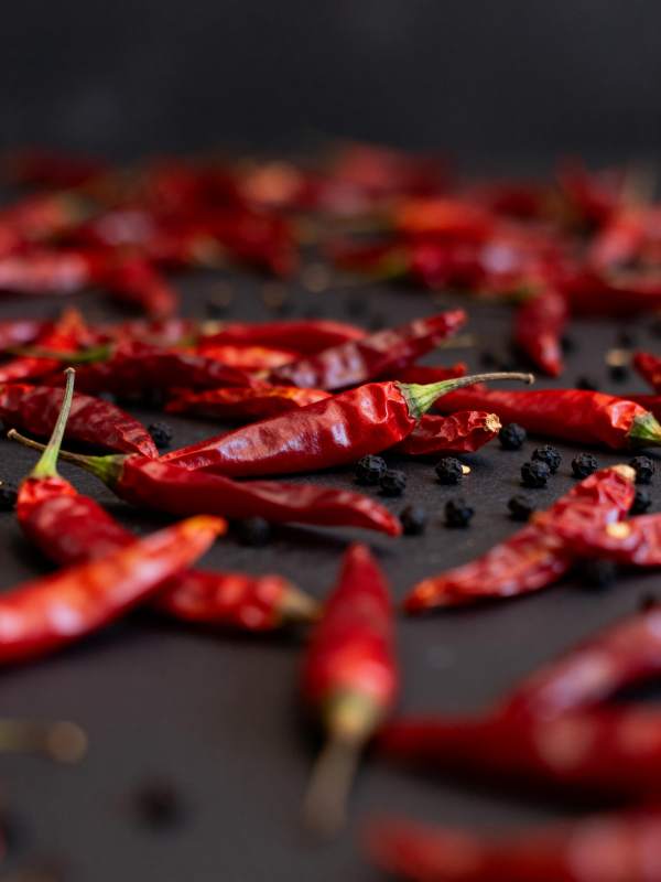 红椒与黑胡椒图片