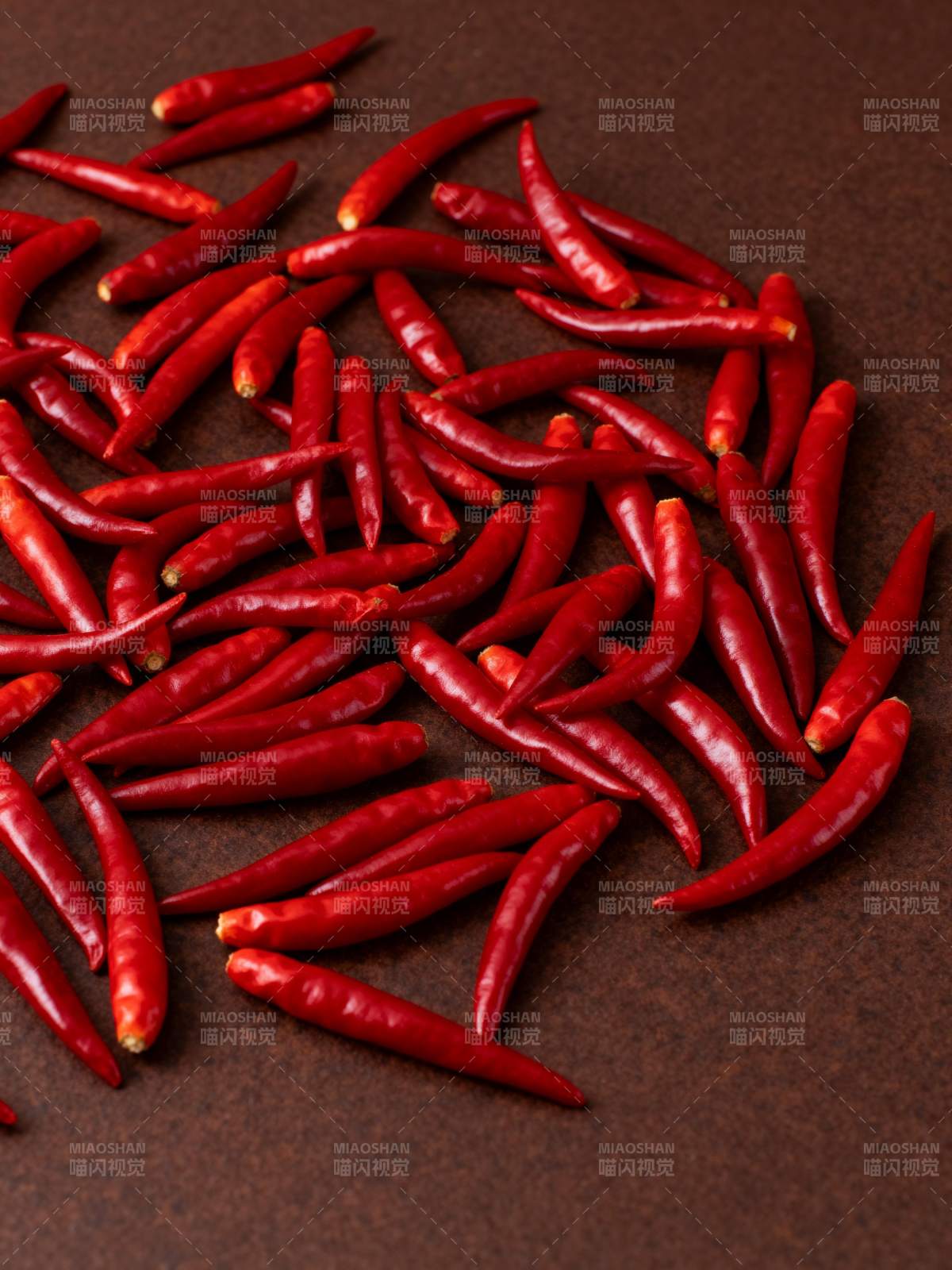 红辣椒堆叠特写图片