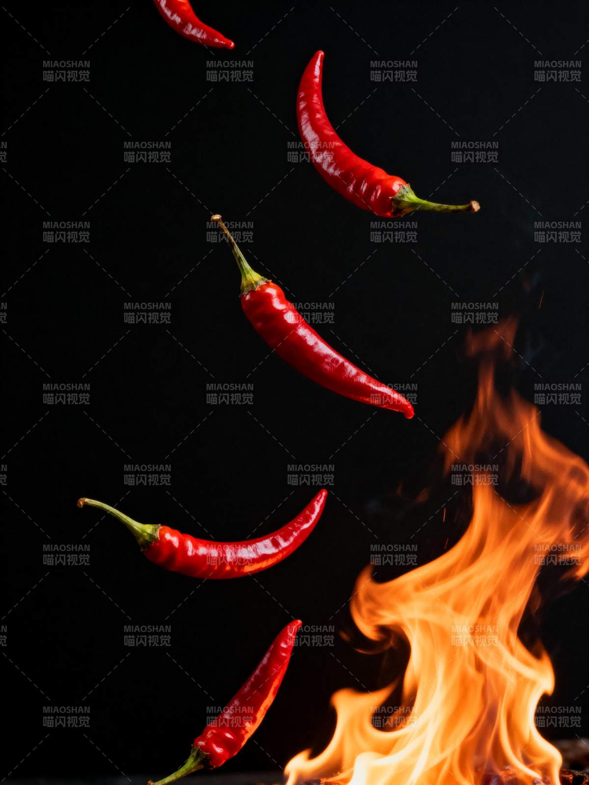 辣椒飞舞火焰中图片
