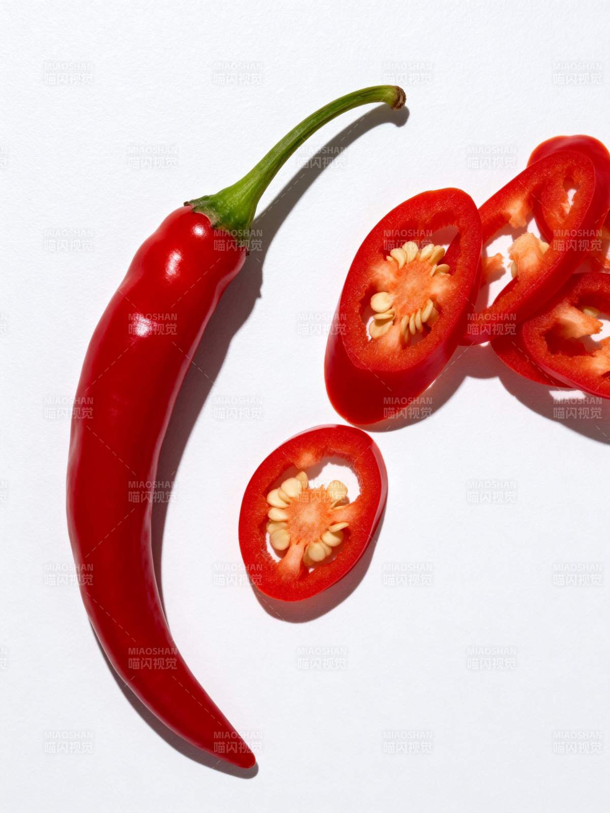 红辣椒切片特写图片