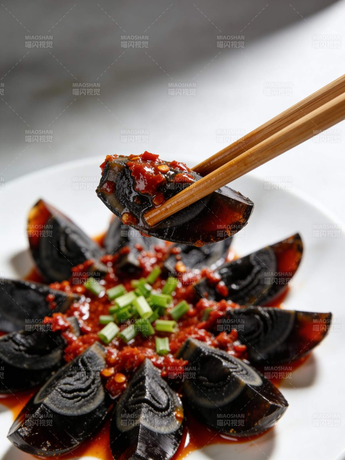 辣味皮蛋拼盘图片