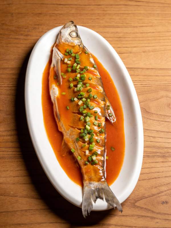 红烧鱼配葱花图片