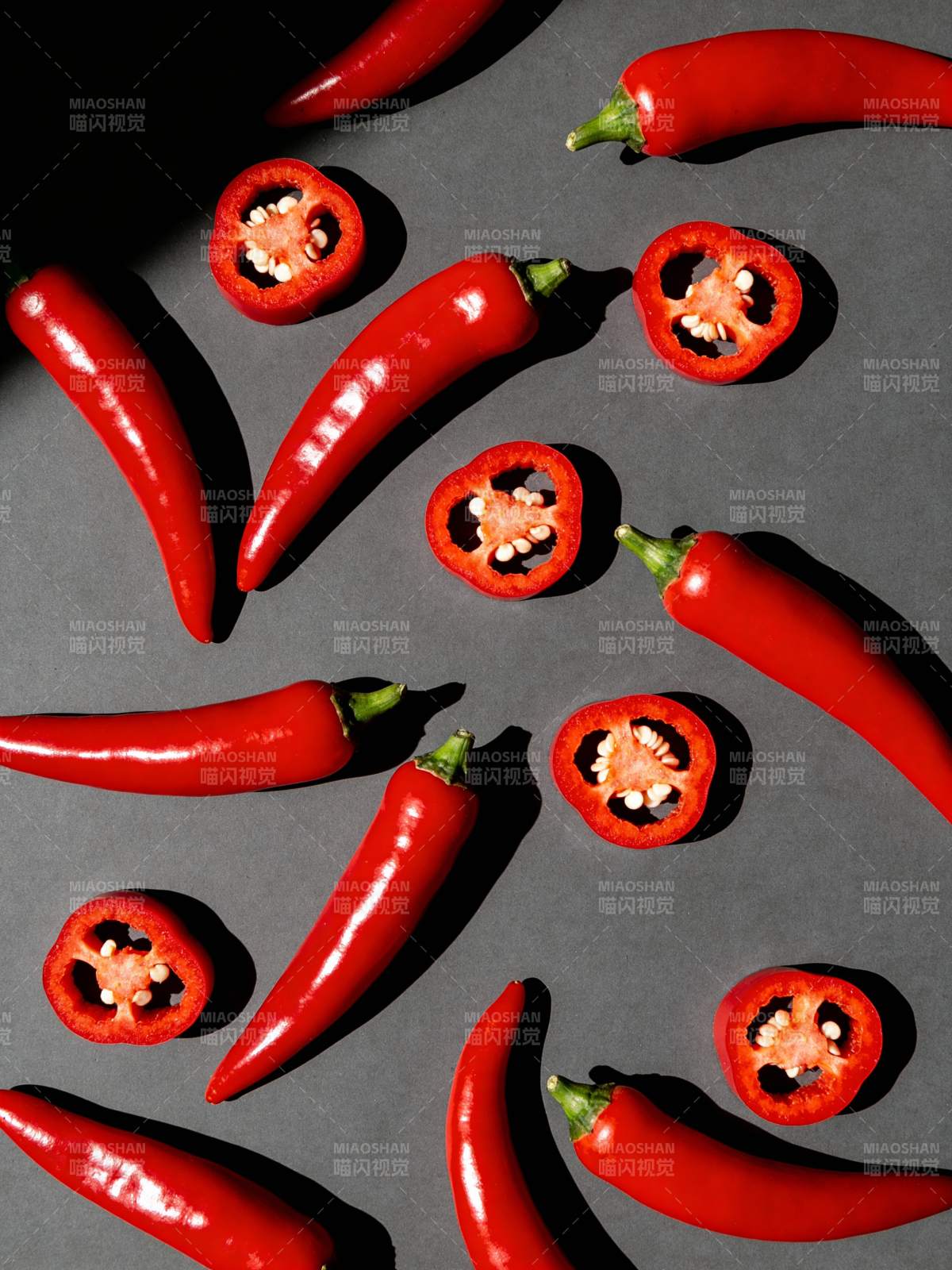 红椒切片艺术摆拍图片