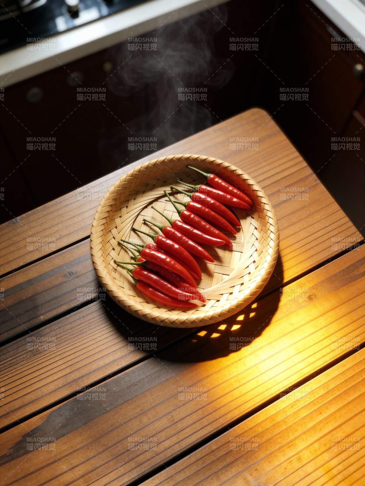 红椒蒸腾热气图片