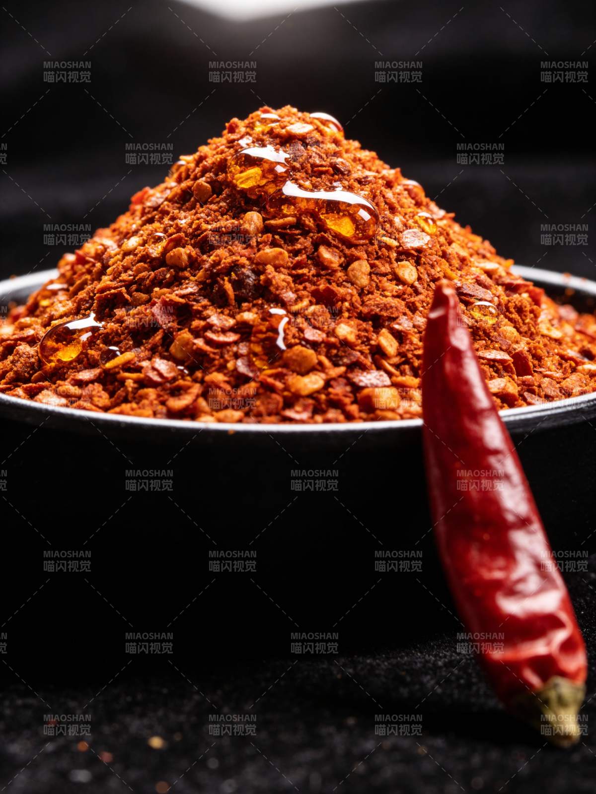 辣椒粉与红椒图片