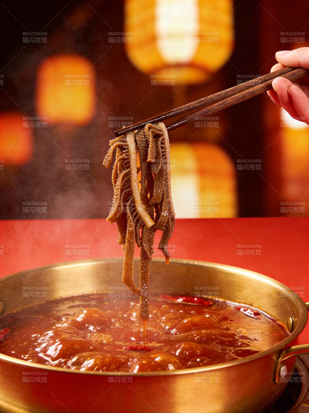 火锅涮毛肚图片