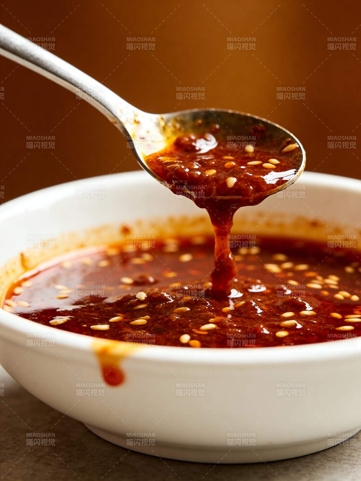 辣酱滴落瞬间图片