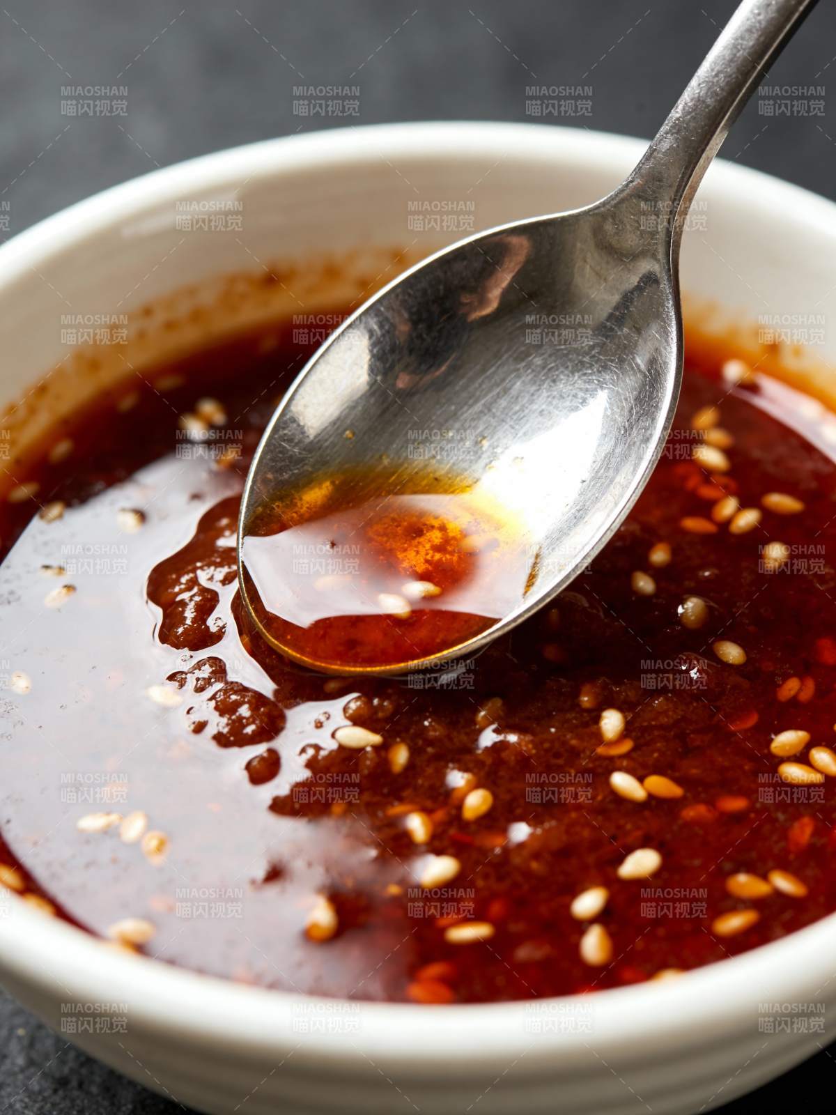 红油辣酱特写图片