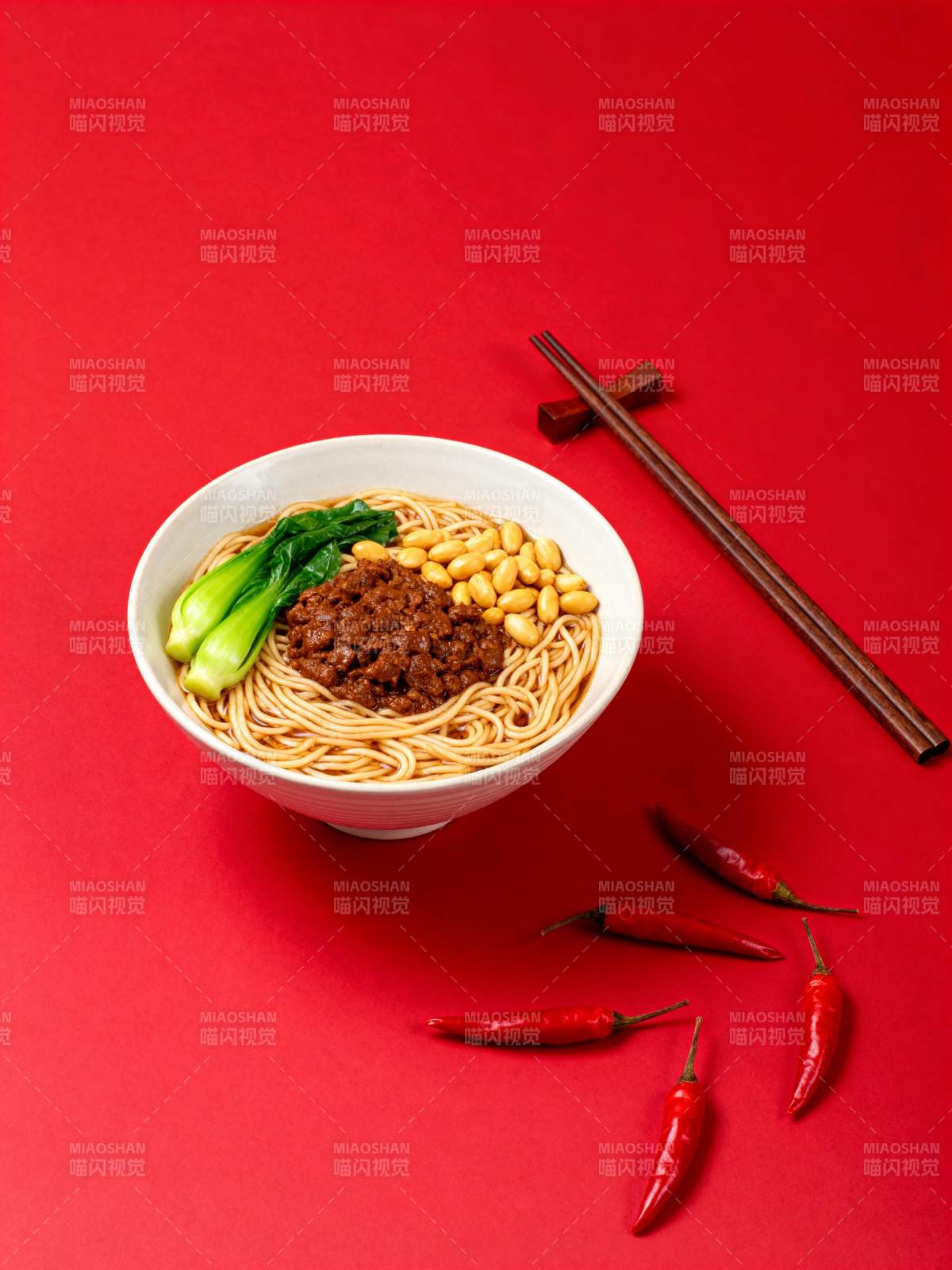 辣味拌面配青菜图片