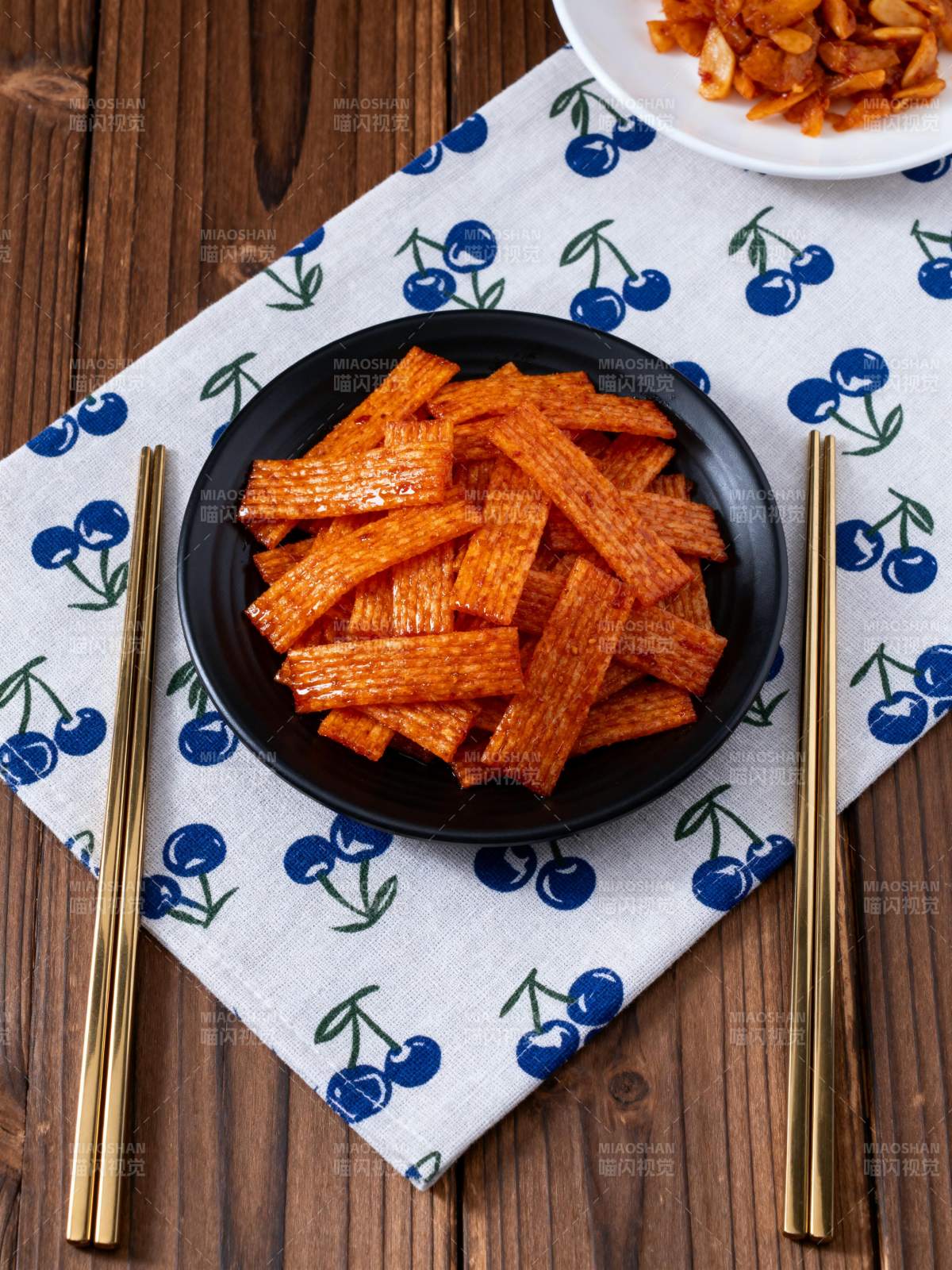 辣条配筷子 美味登场图片