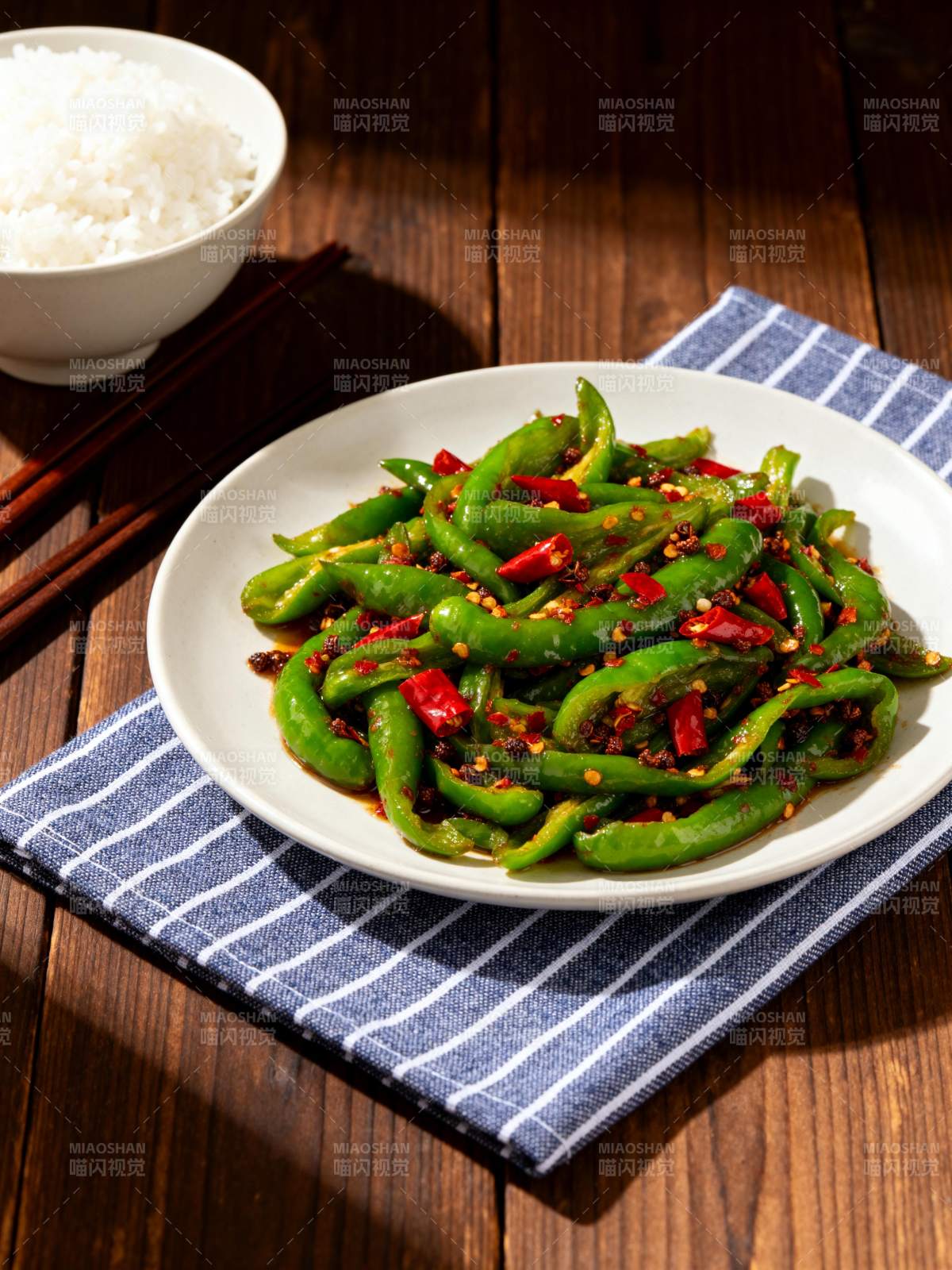 辣炒青椒配米饭图片
