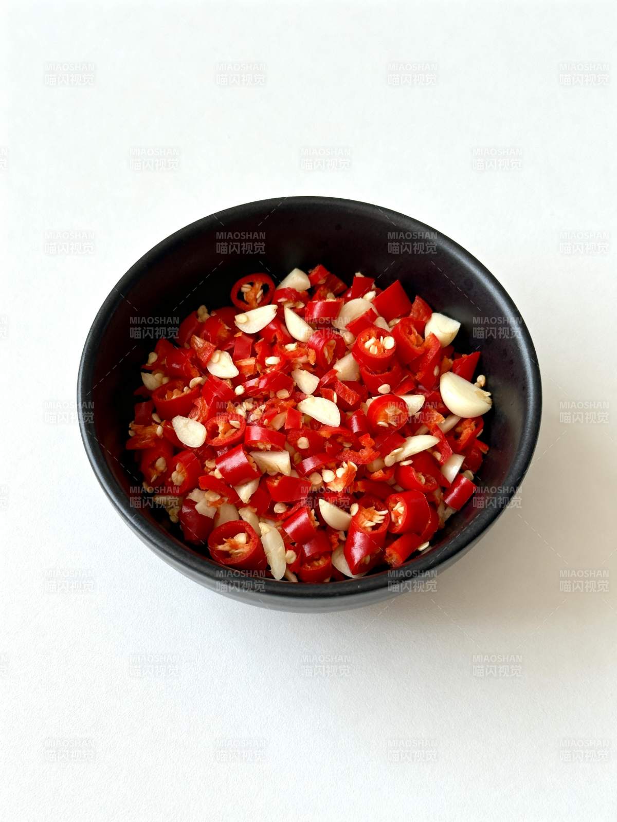 红椒蒜片拌料图片