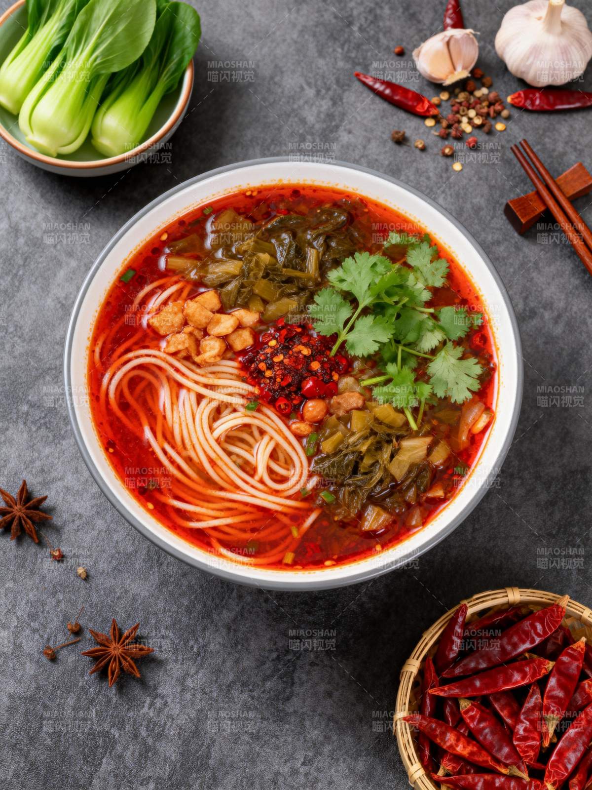 麻辣酸菜面图片