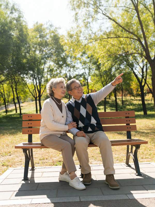 公园里的幸福时光图片