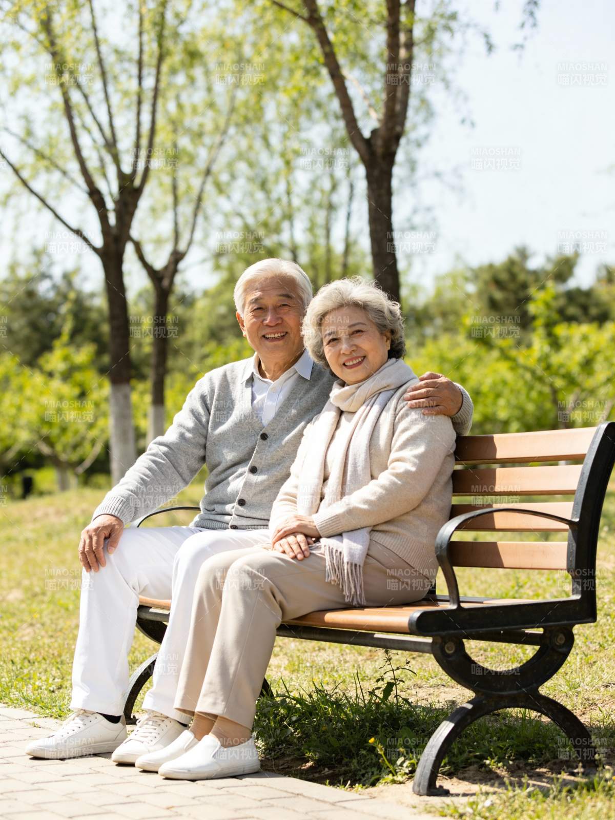 公园里的幸福时光图片