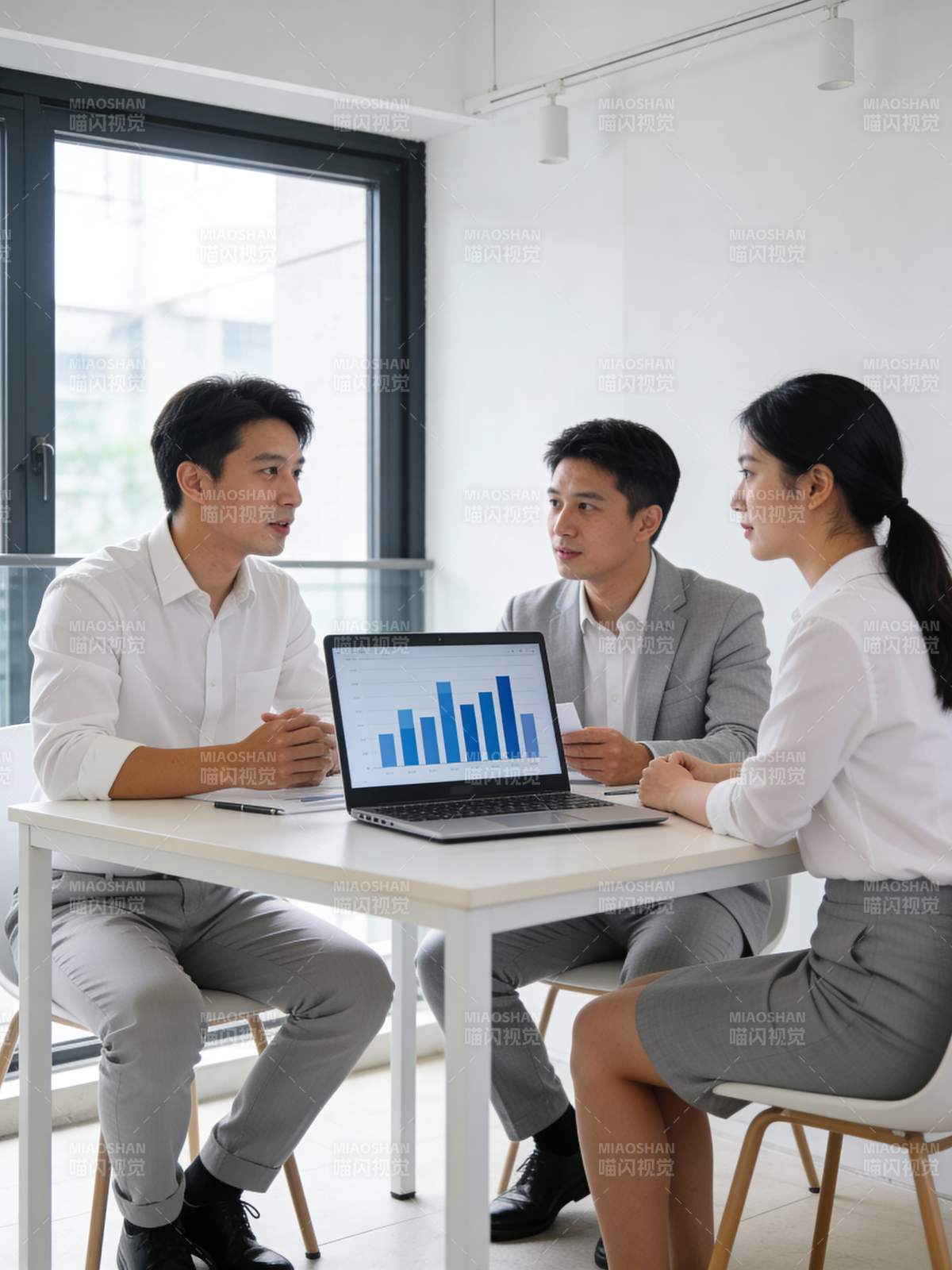 商务会议讨论数据图片