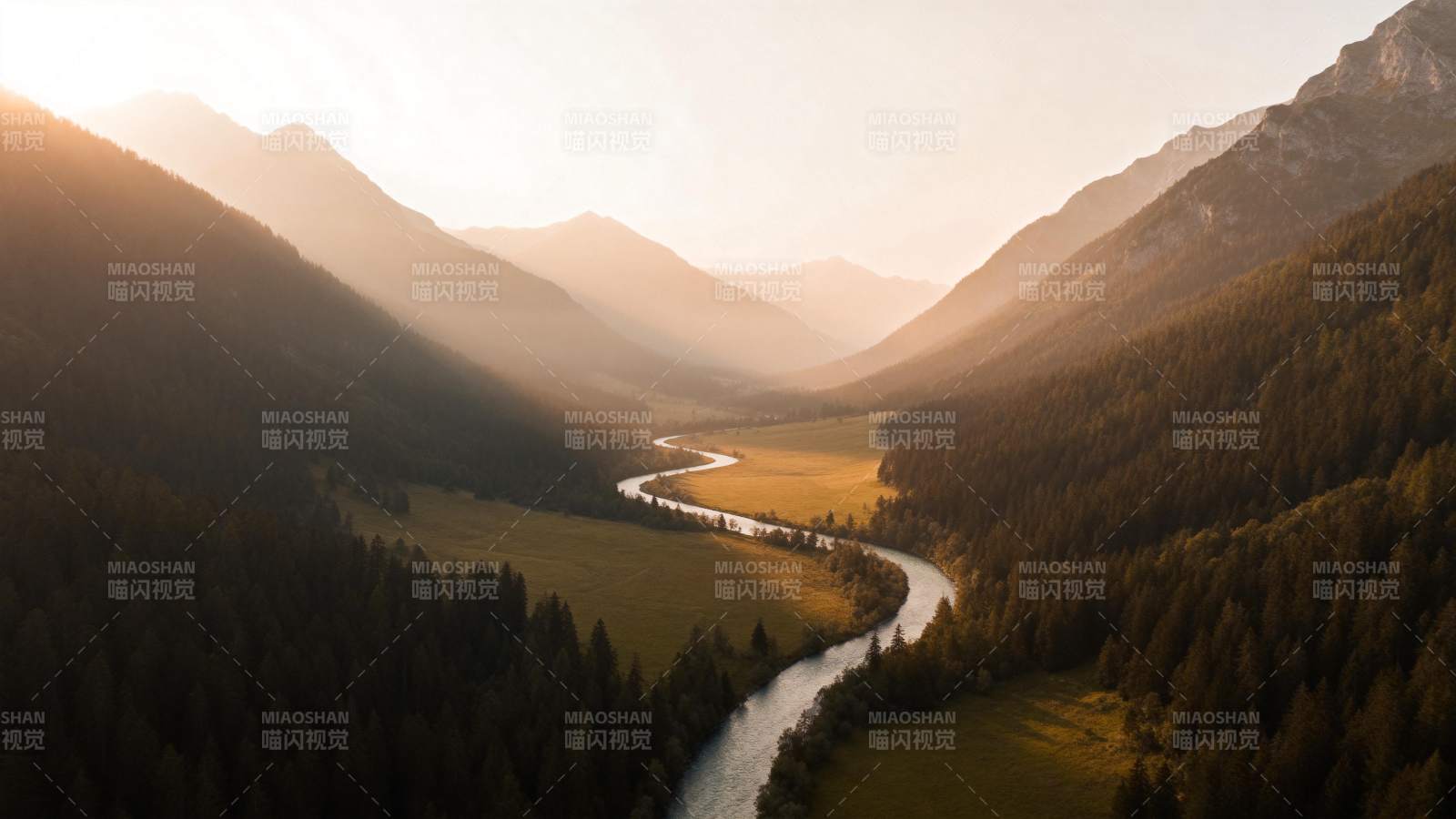 山间溪流晨光图片