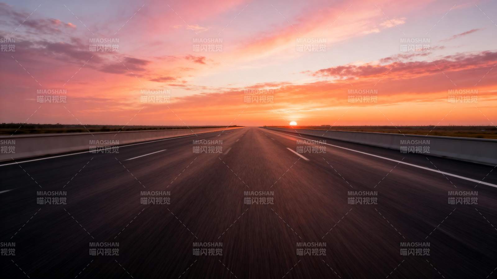 夕阳下的公路图片