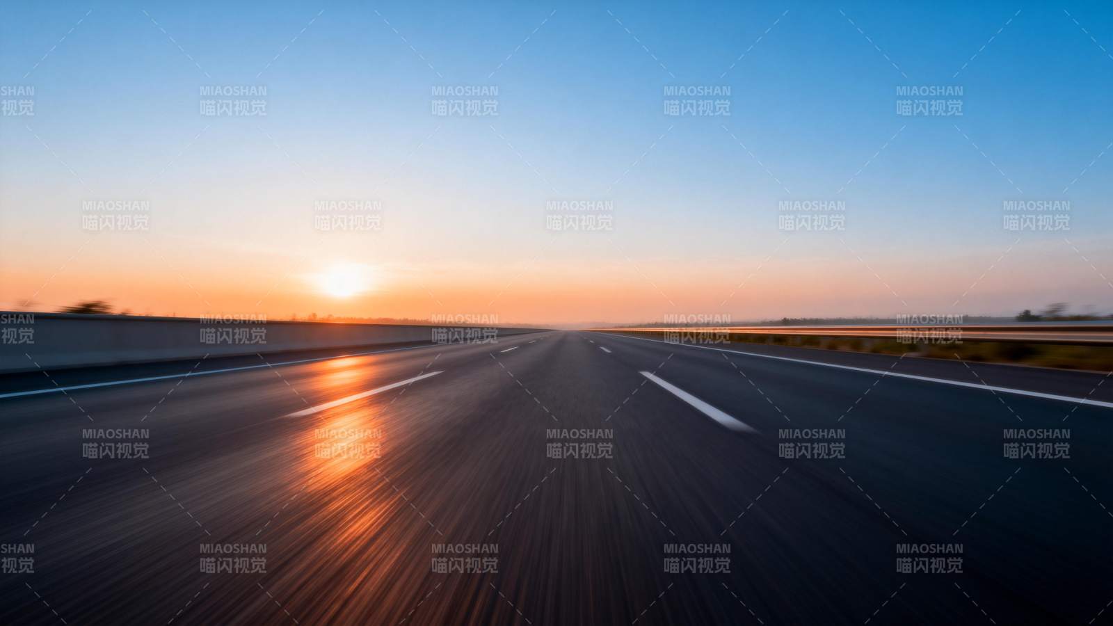 夕阳下的公路图片