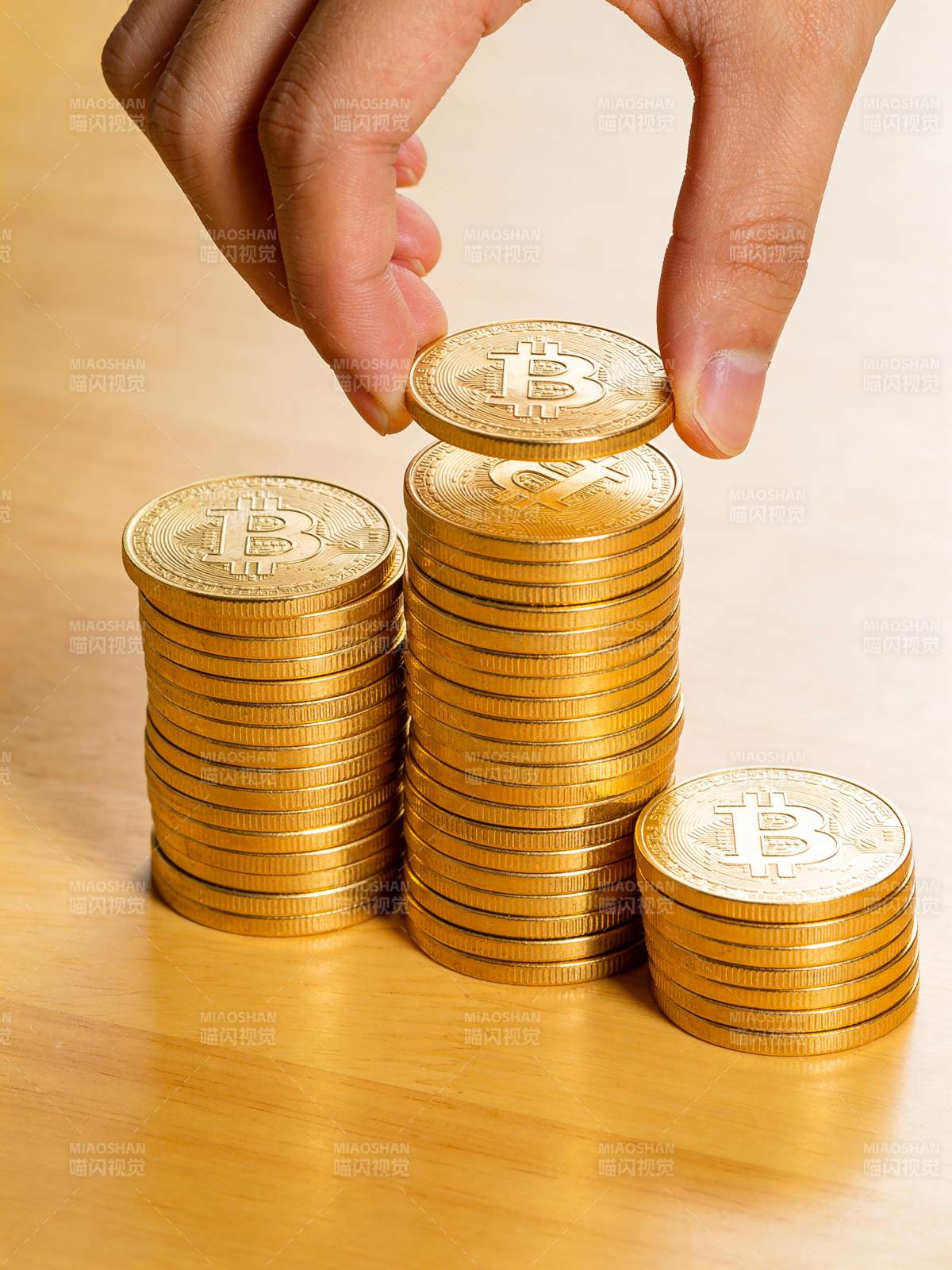 比特币堆叠增长图片