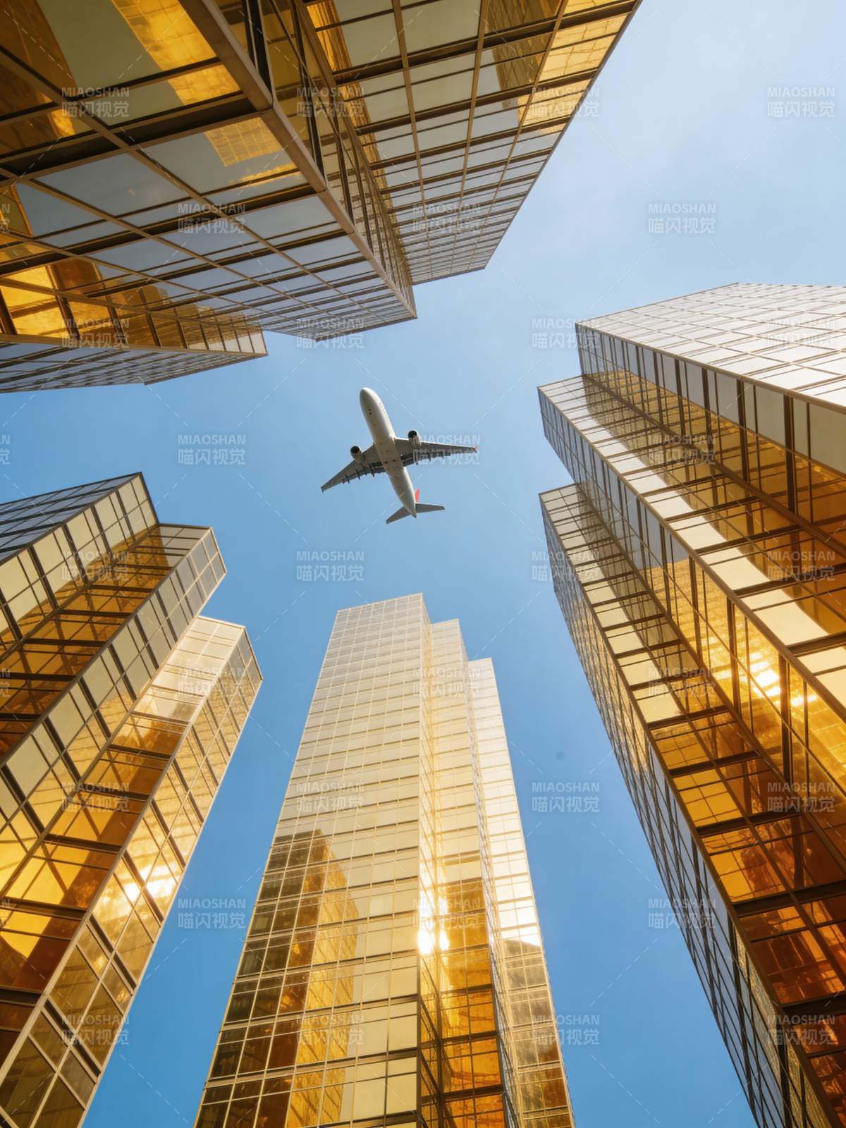 都市天空飞航图片