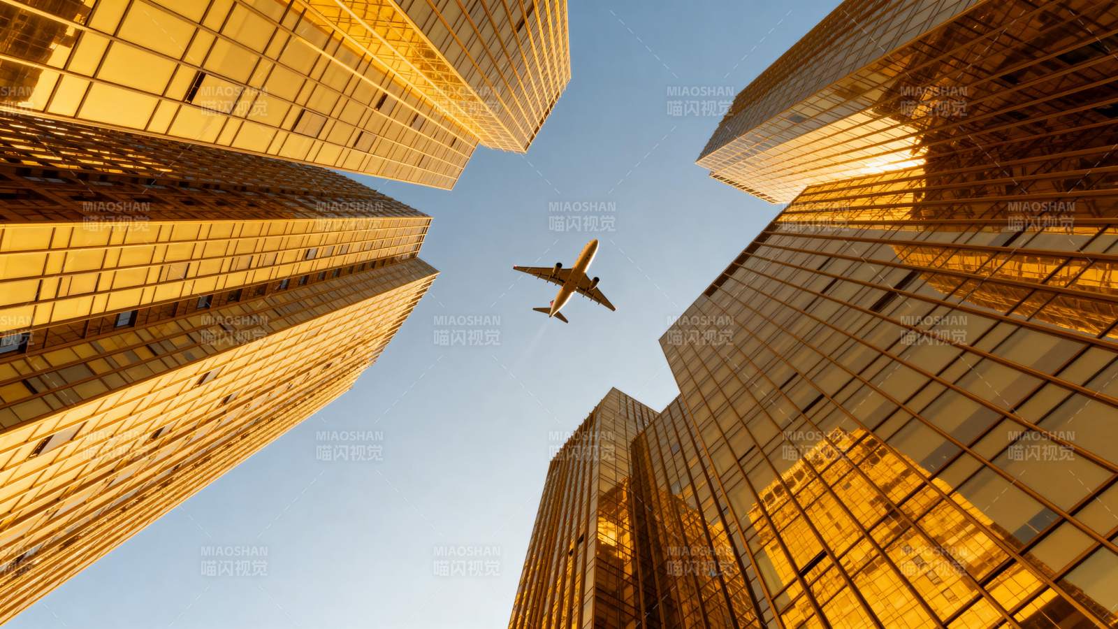 都市天空飞航图片