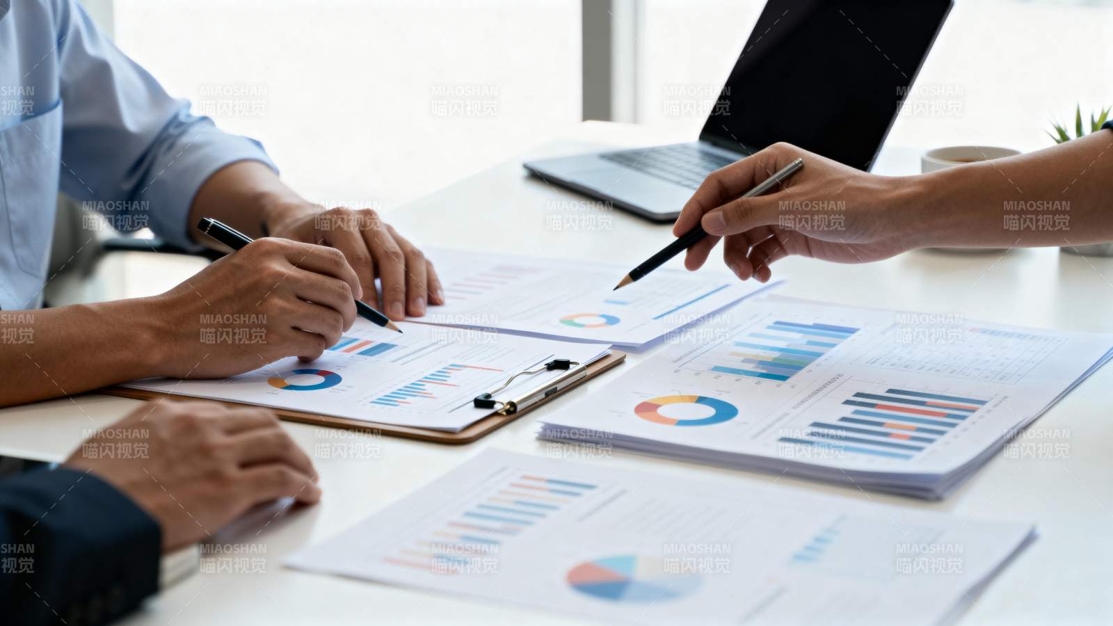 商务会议讨论图表图片